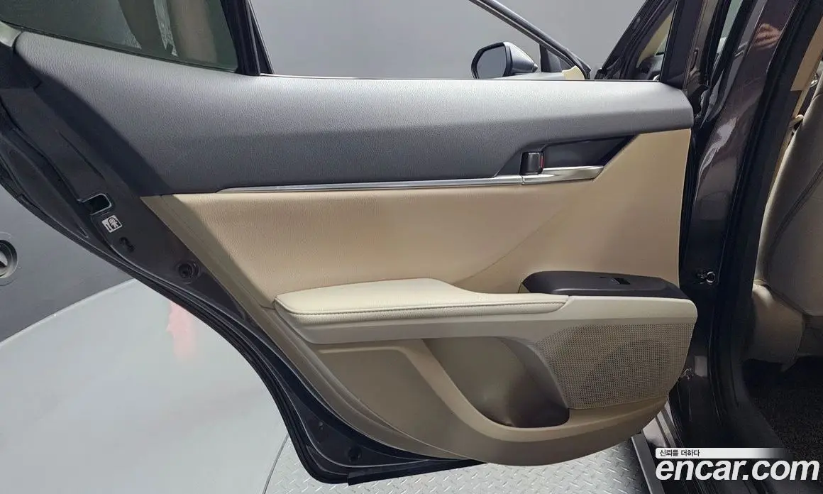 Toyota Camry 2022 2.5 автомат (гидро), фото 15