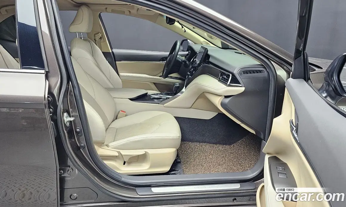 Toyota Camry 2022 2.5 автомат (гидро), фото 16