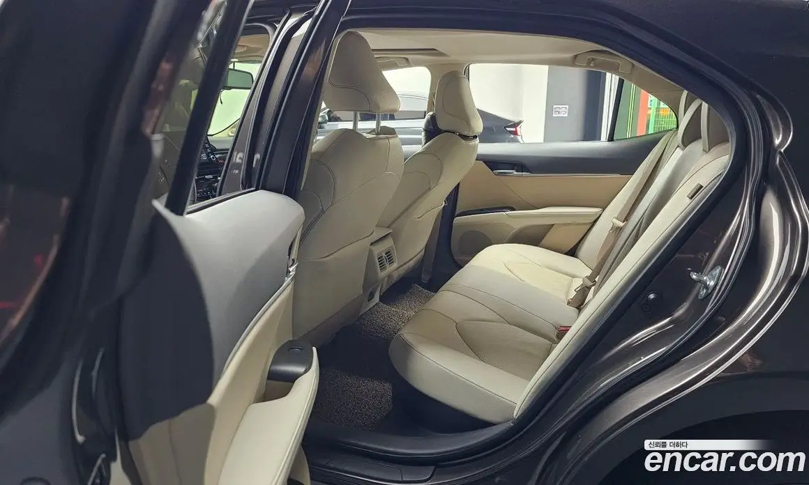 Toyota Camry 2022 2.5 автомат (гидро), фото 17