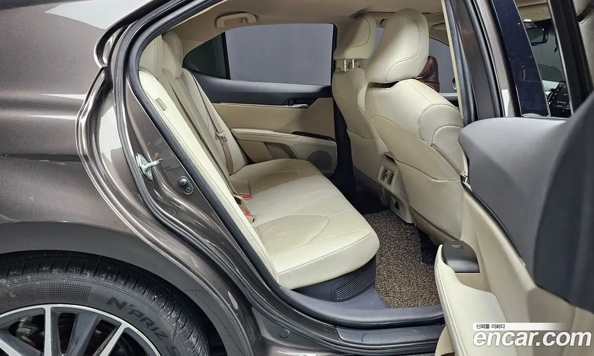Toyota Camry 2022 2.5 автомат (гидро), фото 18