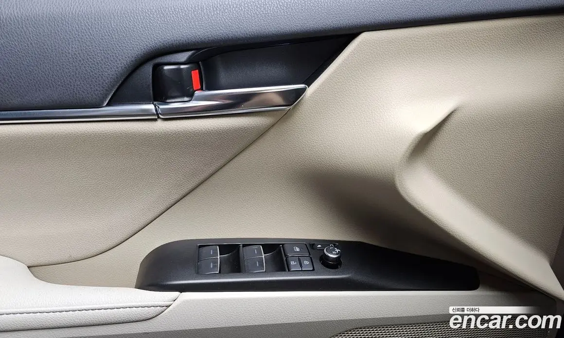 Toyota Camry 2022 2.5 автомат (гидро), фото 27