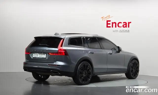 Volvo V60 2019 2.0 автомат (гидро), миниатюра 2