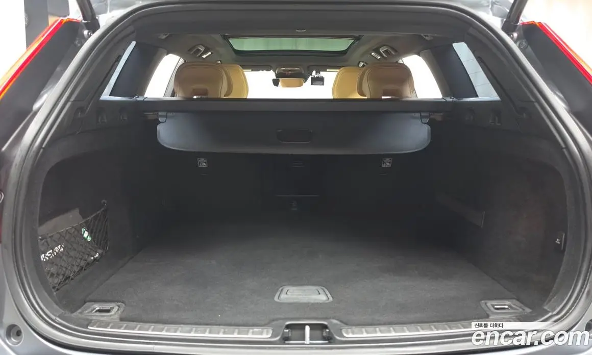 Volvo V60 2019 2.0 автомат (гидро), фото 17