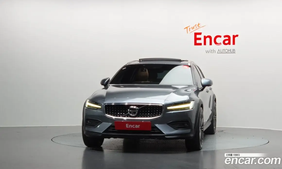 Volvo V60 2019 2.0 автомат (гидро), фото 3