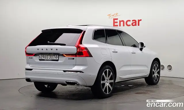 Volvo XC60 2019 2.0 автомат (гидро), миниатюра 2