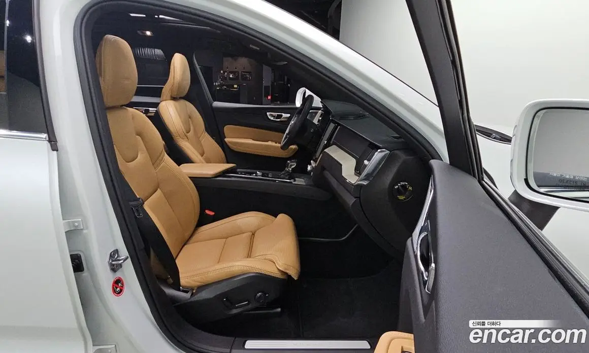 Volvo XC60 2019 2.0 автомат (гидро), фото 12