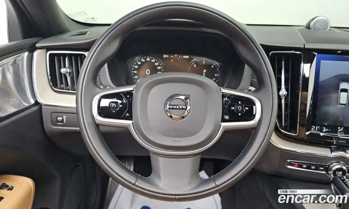 Volvo XC60 2019 2.0 автомат (гидро), фото 13