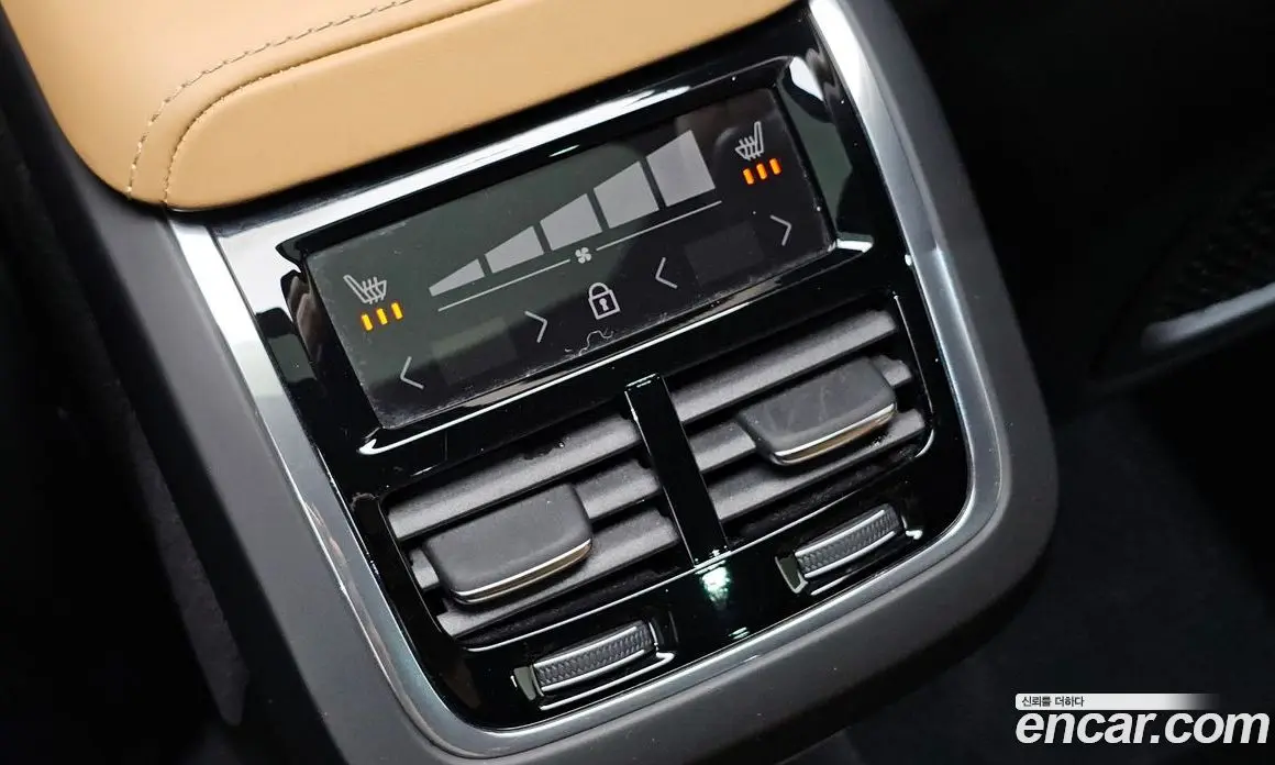 Volvo XC60 2019 2.0 автомат (гидро), фото 18