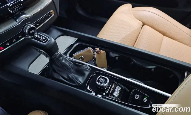 Volvo XC60 2019 2.0 автомат (гидро), миниатюра 9