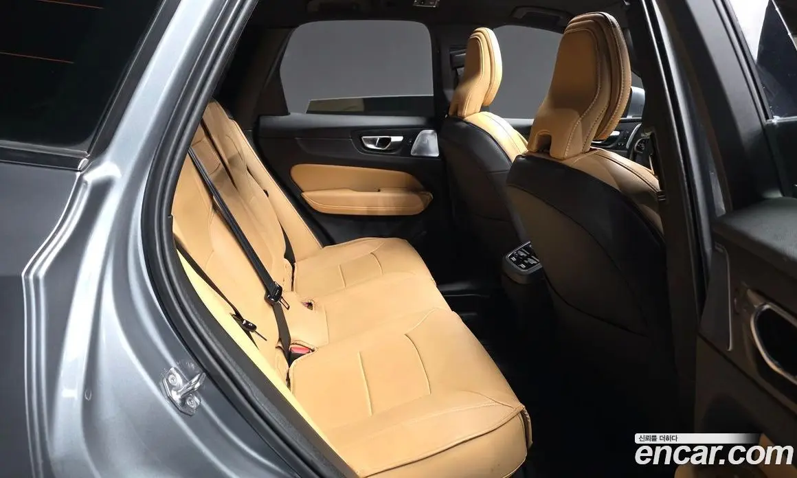 Volvo XC60 2021 2.0 автомат (гидро), фото 12