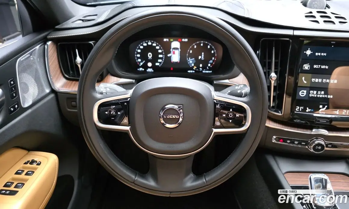 Volvo XC60 2021 2.0 автомат (гидро), фото 13