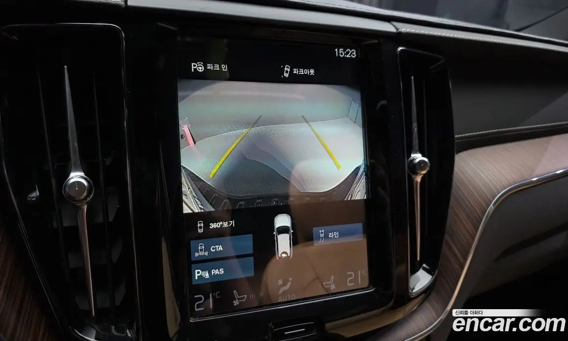 Volvo XC60 2021 2.0 автомат (гидро), фото 16