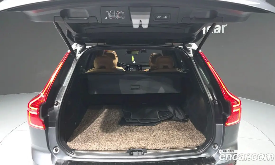 Volvo XC60 2021 2.0 автомат (гидро), фото 20