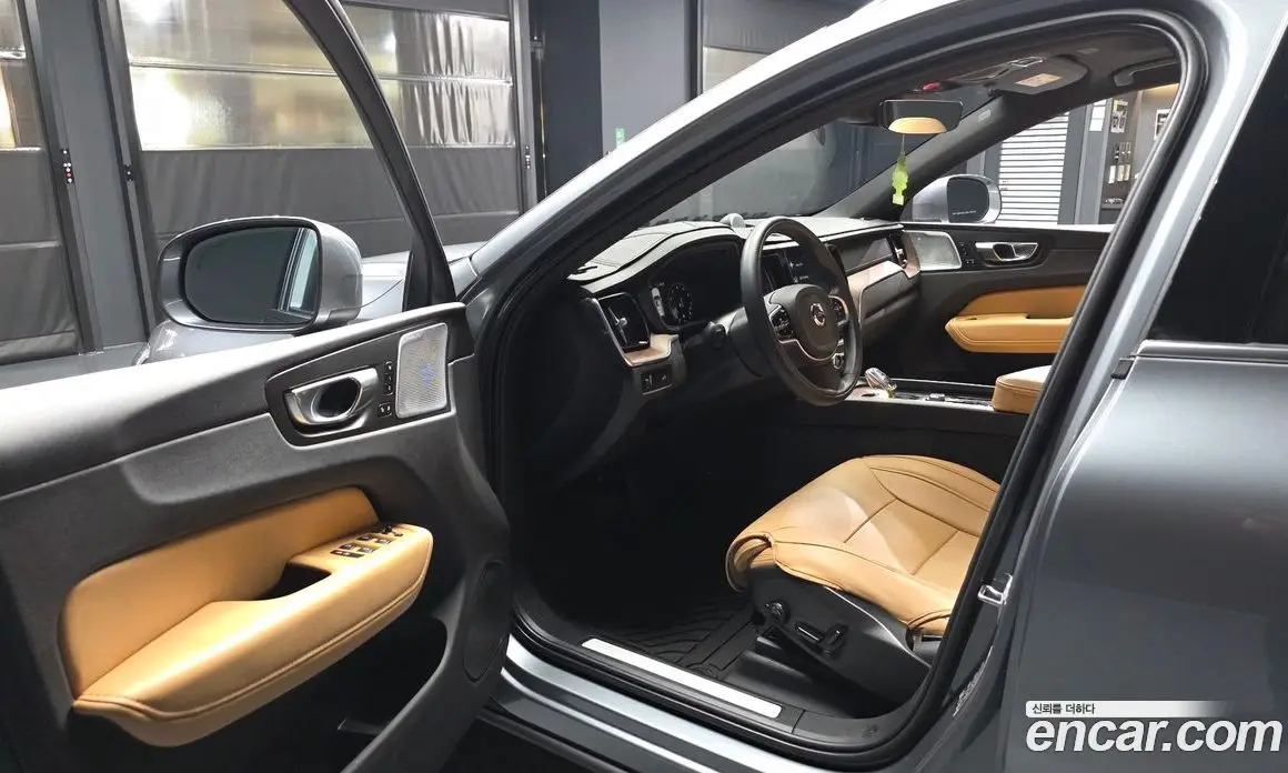 Volvo XC60 2021 2.0 автомат (гидро), фото 10