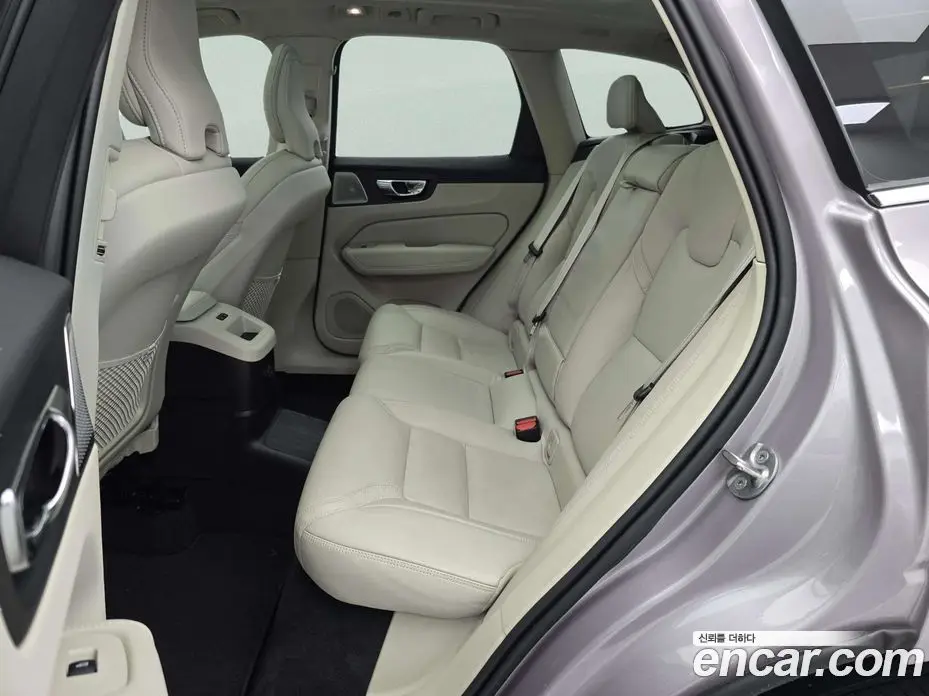 Volvo XC60 2025 2.0 автомат (гидро), фото 12