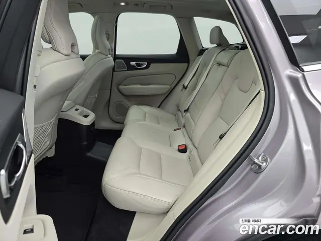 Volvo XC60 2025 2.0 автомат (гидро), миниатюра 12