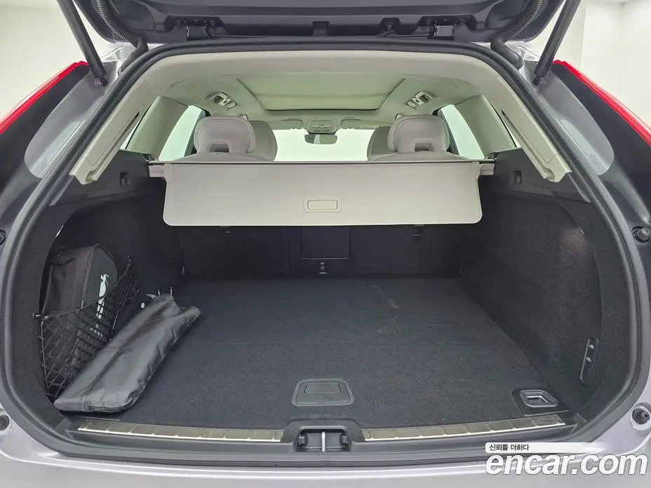 Volvo XC60 2025 2.0 автомат (гидро), фото 14