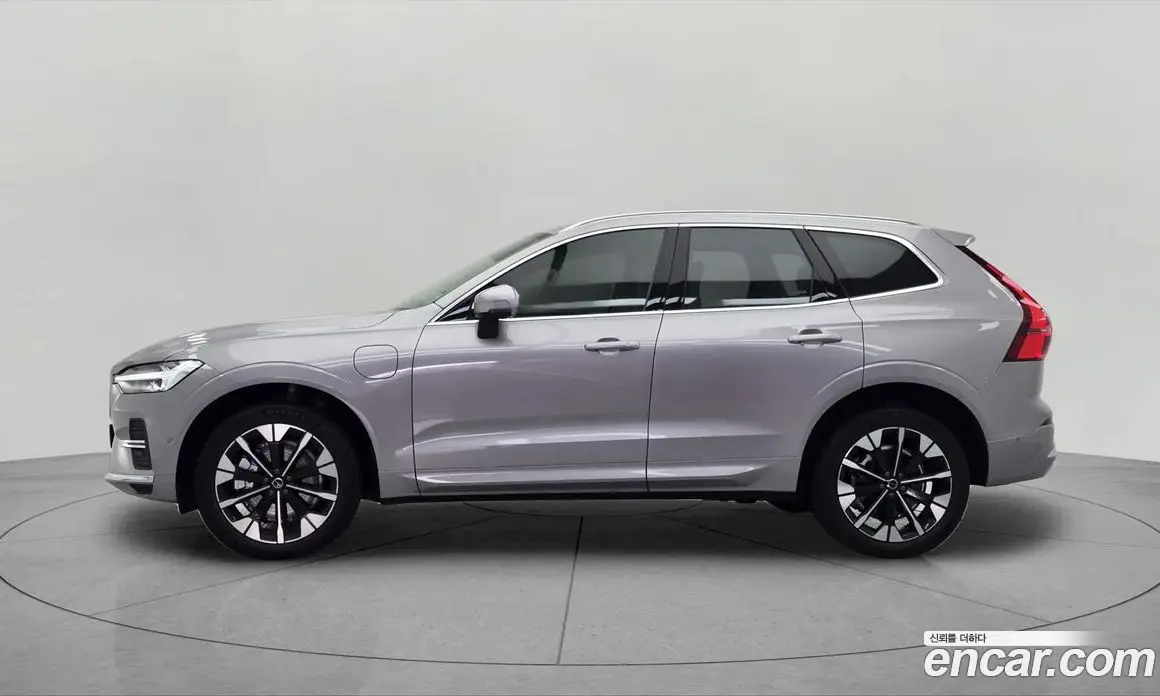 Volvo XC60 2025 2.0 автомат (гидро), фото 3