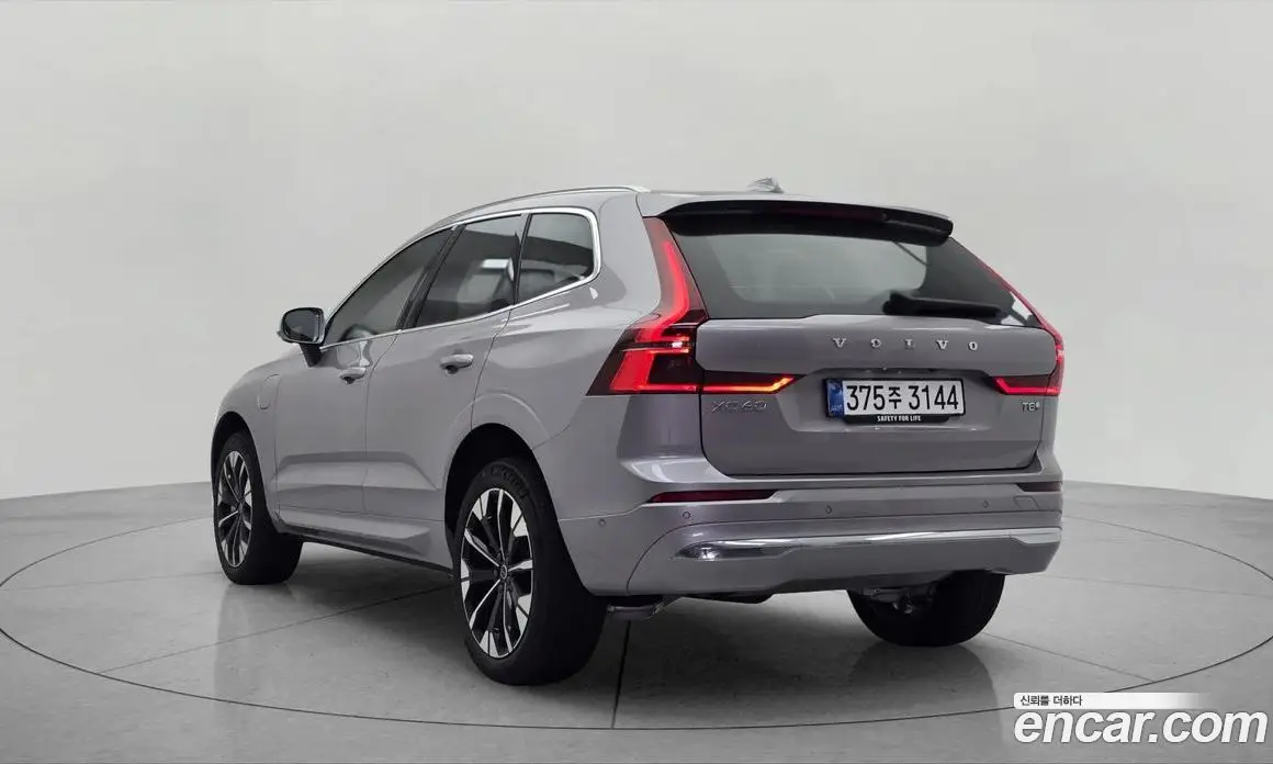 Volvo XC60 2025 2.0 автомат (гидро), фото 4