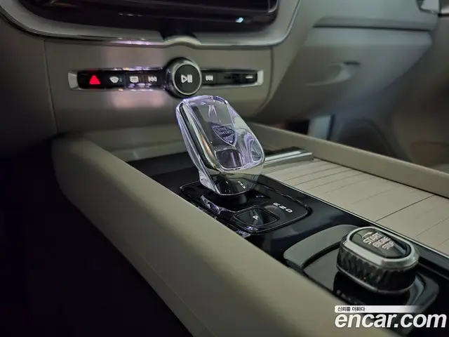 Volvo XC60 2025 2.0 автомат (гидро), миниатюра 9