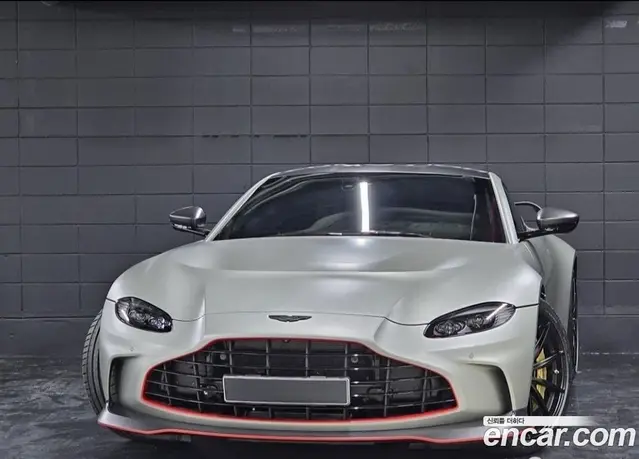 Aston Martin Vantage, 2023, 2 000 км