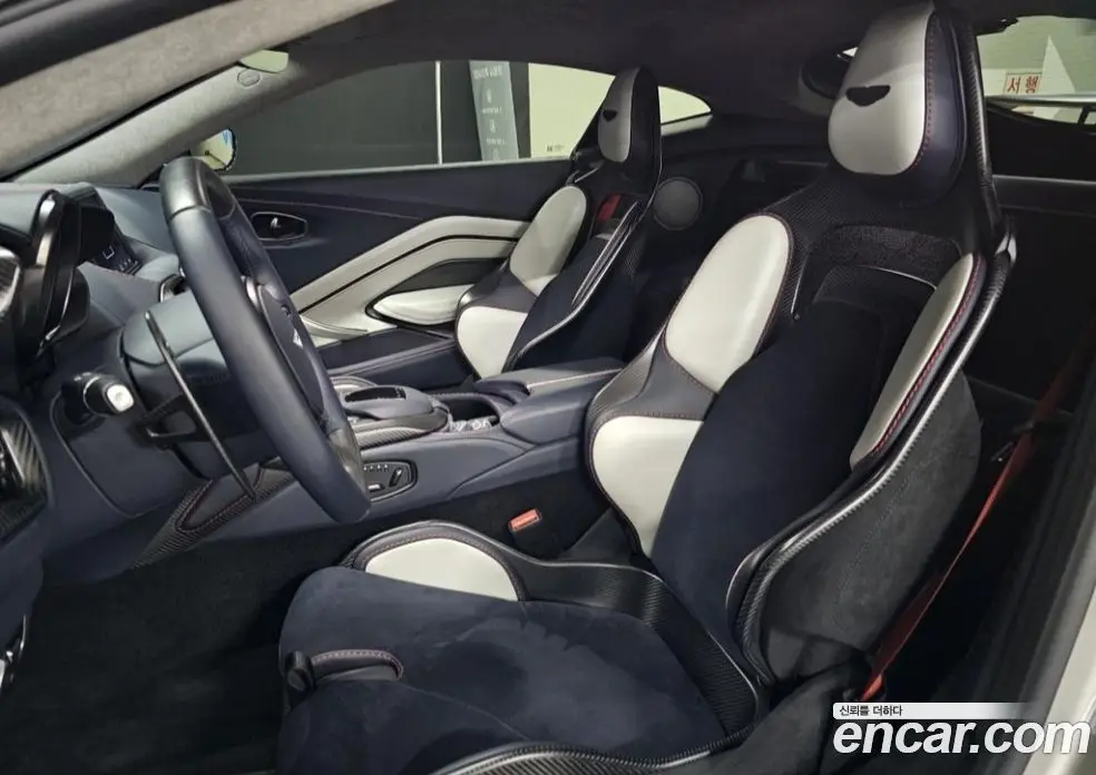 Aston Martin Vantage 2023 5.2 автомат (гидро), фото 10
