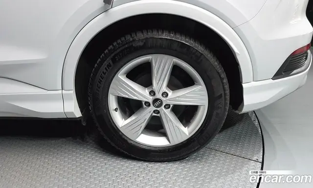 Audi Q4 e-tron 2023 0.2 автомат (гидро), миниатюра 7
