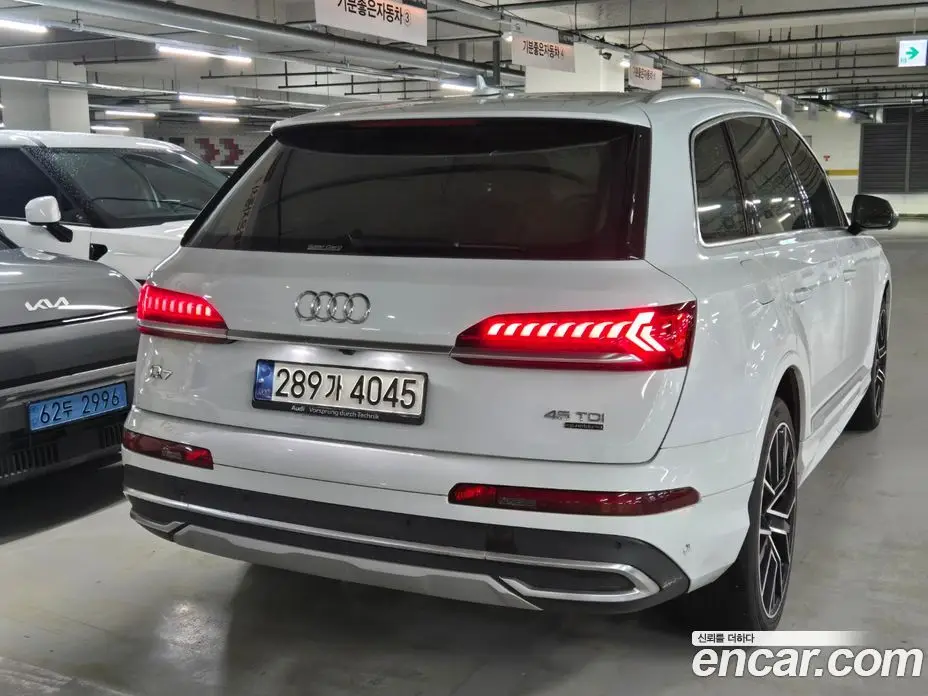 Audi Q7 2021 3.0 автомат (гидро), фото 3