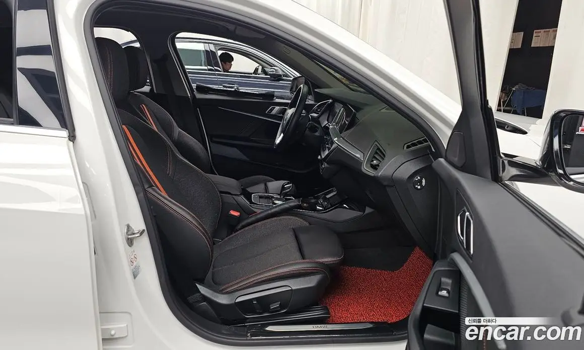 BMW 1 серия 2021 2.0 автомат (гидро), фото 17