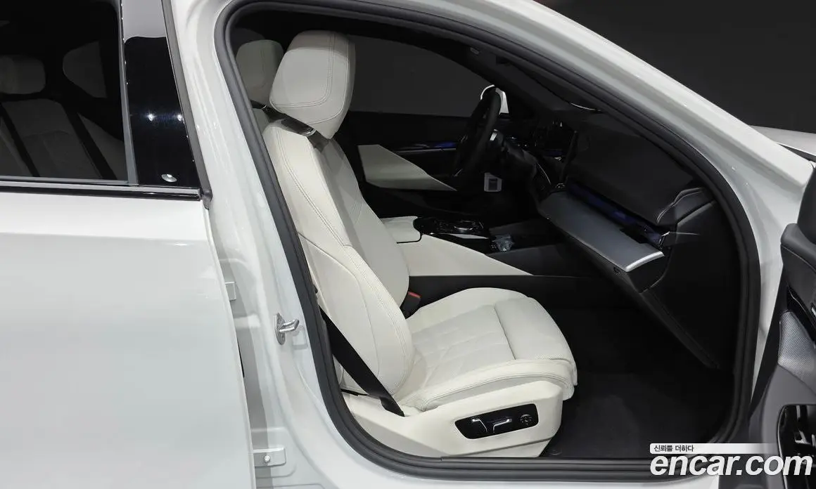 BMW 5 серия 2025 2.0 автомат (гидро), фото 12