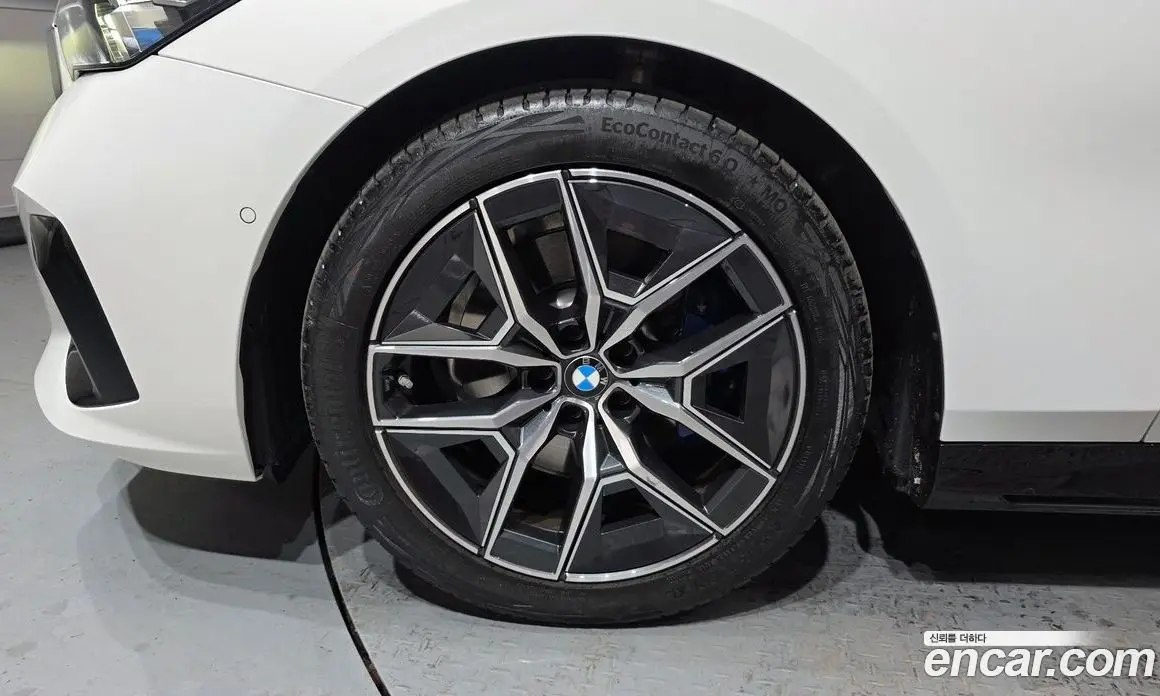 BMW 5 серия 2025 2.0 автомат (гидро), фото 5