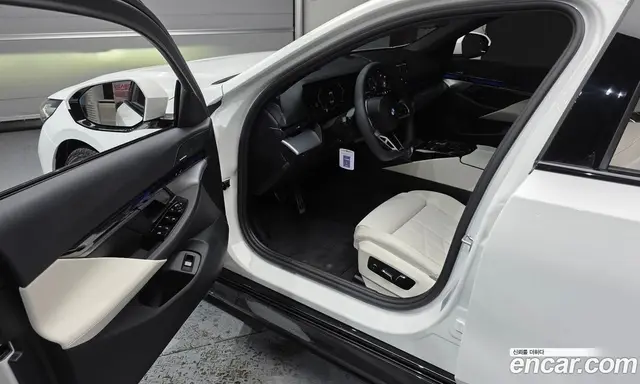 BMW 5 серия 2025 2.0 автомат (гидро), миниатюра 10