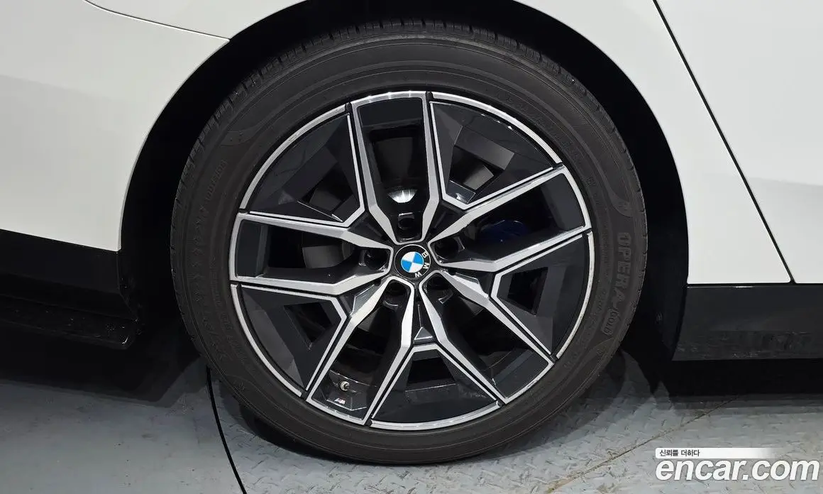 BMW 5 серия 2025 2.0 автомат (гидро), фото 5