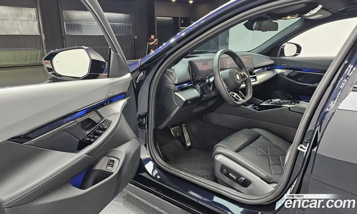 BMW 5 серия 2025 2.0 автомат (гидро), фото 12