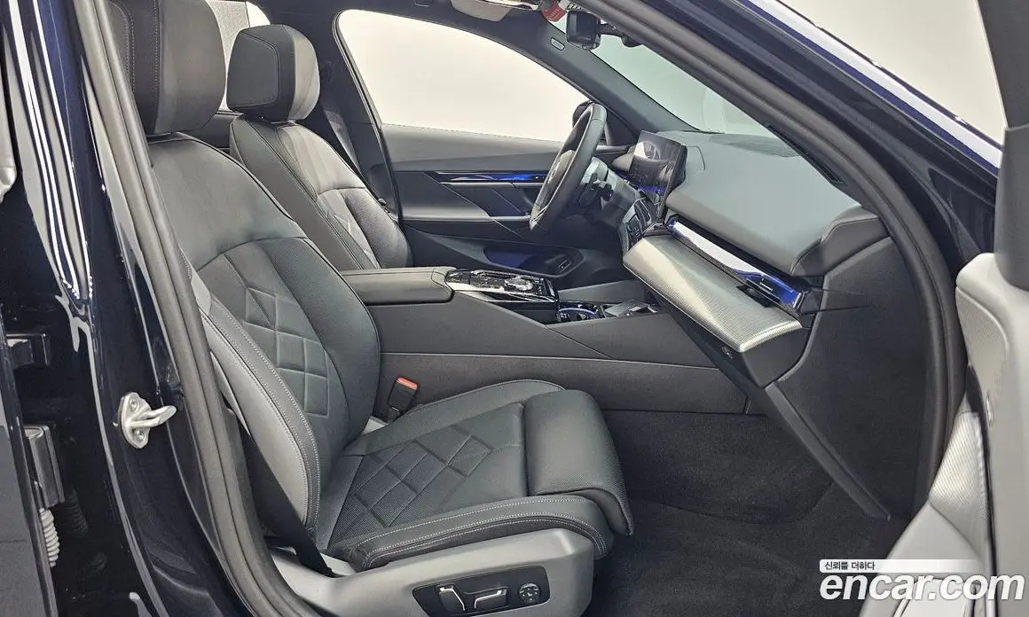 BMW 5 серия 2025 2.0 автомат (гидро), фото 16