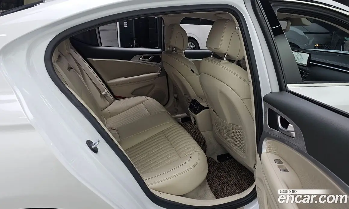 Genesis G70 2023 2.0 автомат (гидро), фото 17