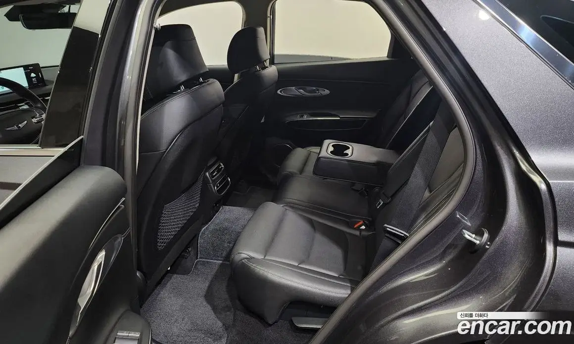 Genesis GV70 2021 2.5 автомат (гидро), фото 11 Genesis GV70 2021 2.5 автомат (гидро), фото 11