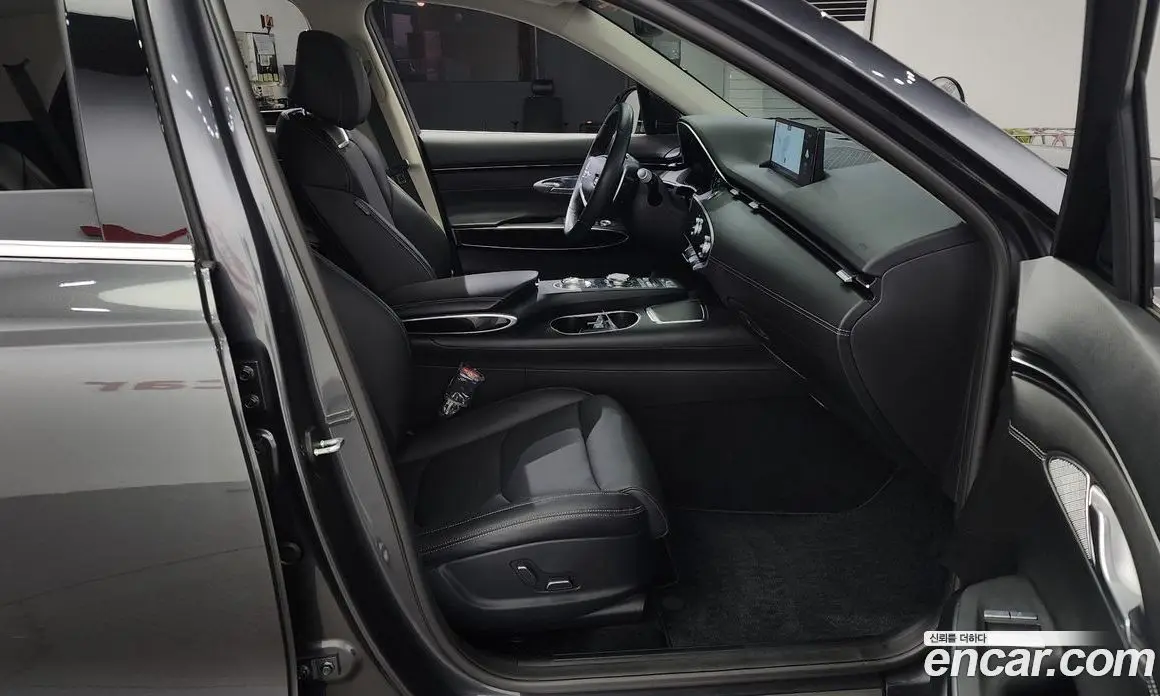 Genesis GV70 2021 2.5 автомат (гидро), фото 12 Genesis GV70 2021 2.5 автомат (гидро), фото 12