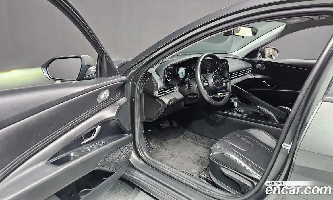 Hyundai Avante 2022 1.6 автомат (гидро), фото 13