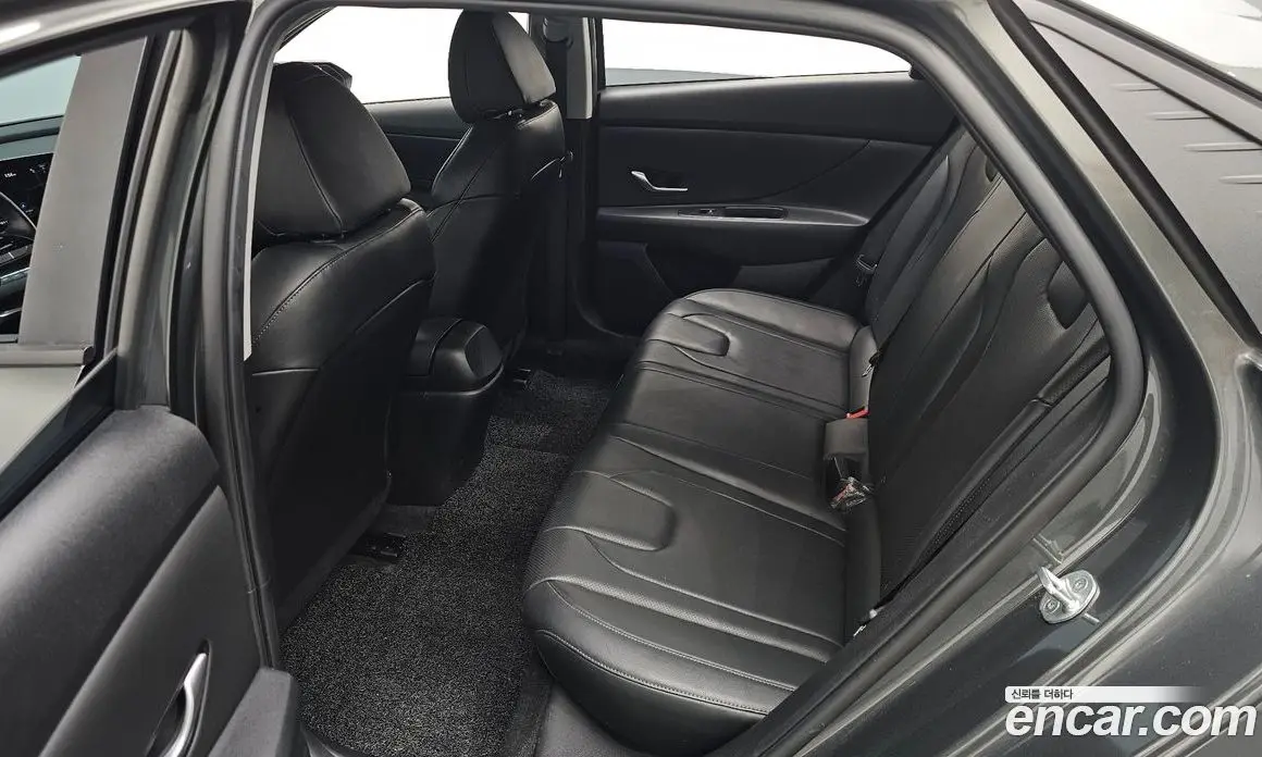 Hyundai Avante 2022 1.6 автомат (гидро), фото 17