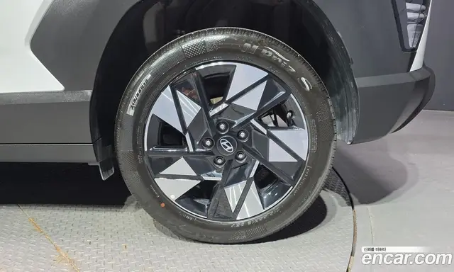 Hyundai Kona 2025 1.6 автомат (гидро), миниатюра 7