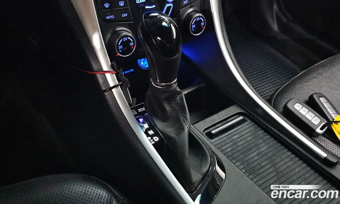 Hyundai Sonata 2011 2.0 автомат (гидро), фото 11