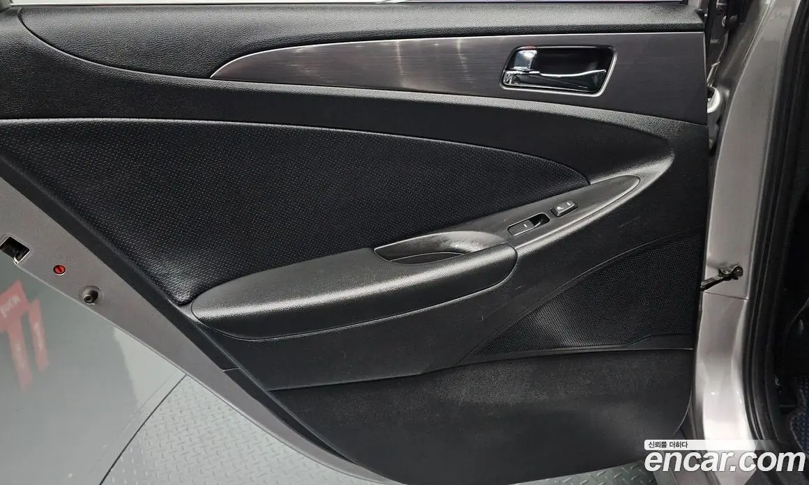 Hyundai Sonata 2011 2.0 автомат (гидро), фото 14