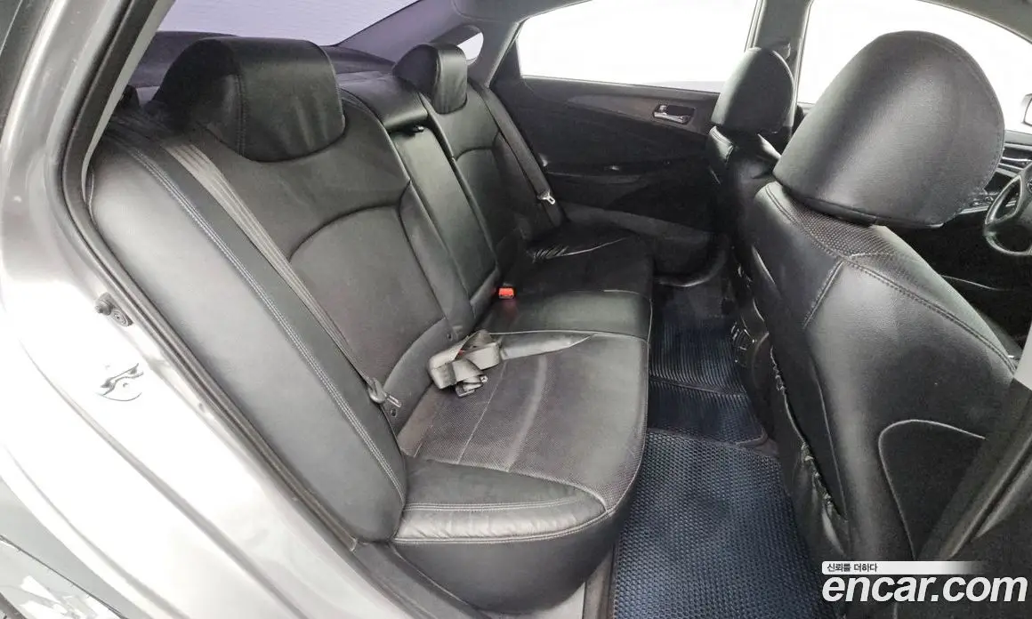 Hyundai Sonata 2011 2.0 автомат (гидро), фото 15