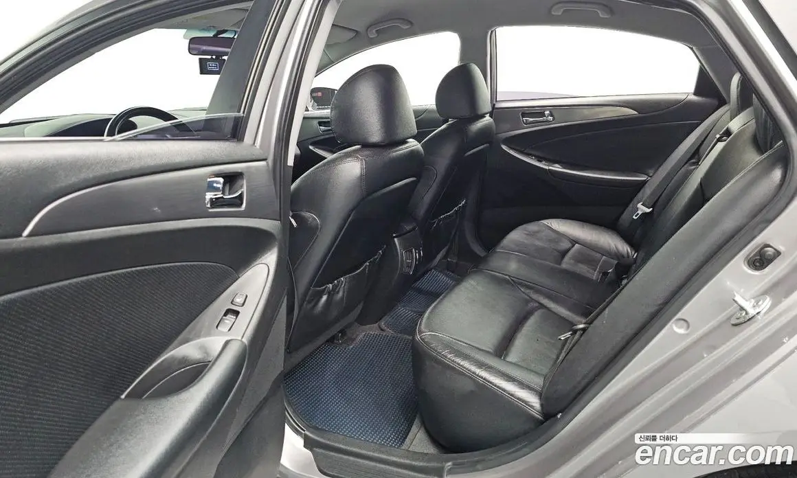 Hyundai Sonata 2011 2.0 автомат (гидро), фото 17