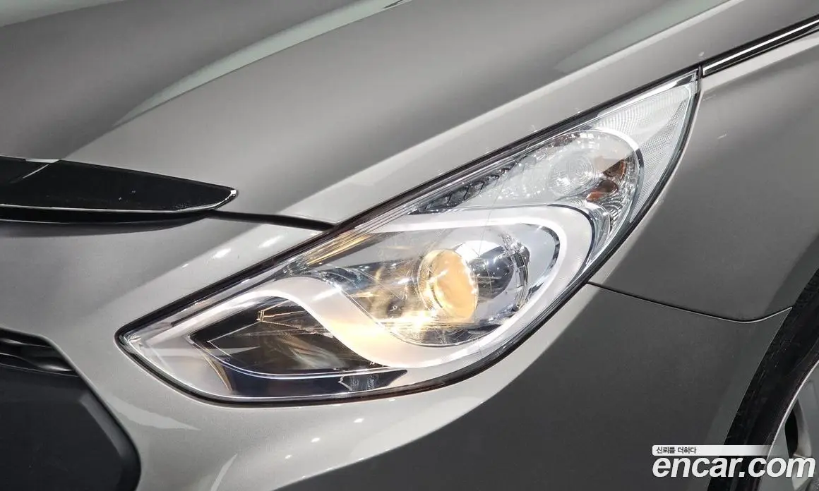 Hyundai Sonata 2011 2.0 автомат (гидро), фото 7