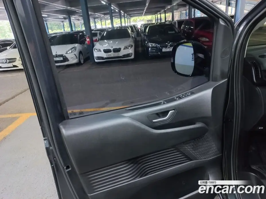 Hyundai Staria 2024 2.2 автомат (гидро), фото 16