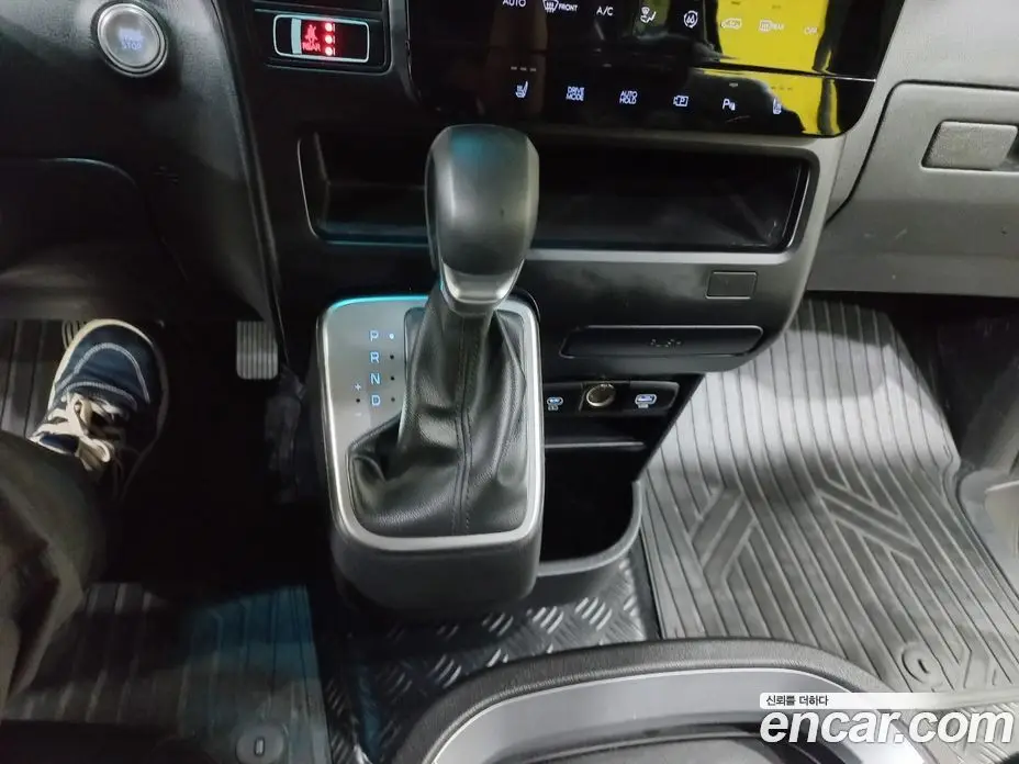 Hyundai Staria 2024 2.2 автомат (гидро), фото 9