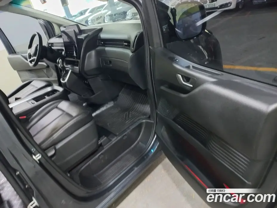 Hyundai Staria 2024 2.2 автомат (гидро), фото 10