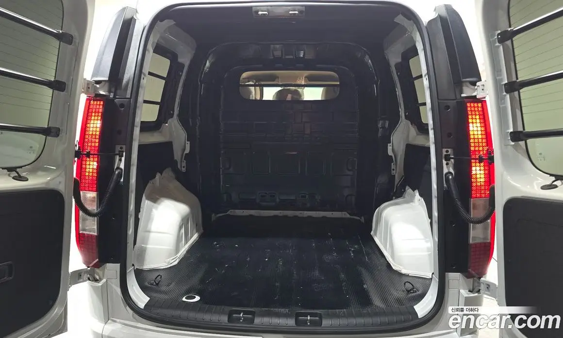 Hyundai Staria 2025 3.5 автомат (гидро), фото 22